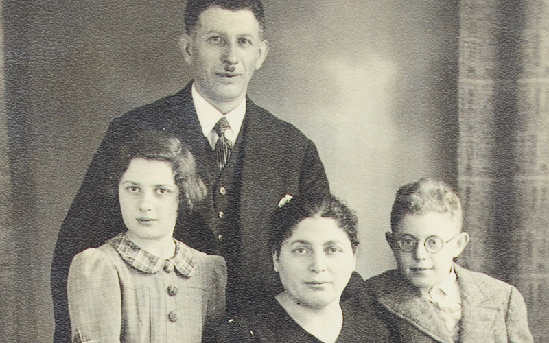 Siegfried et Klara Bodenheimer et leurs enfants, Ilse et Ernst, avant le départ d'Ilse pour la France.  Niederhöchstadt, Allemagne, 1939