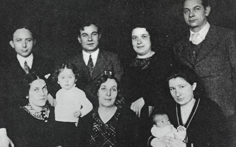 סבתה של רות יורגראו מצד אמה, רבקה פרידמן, בביקור באמסטרדם לפני המלחמה