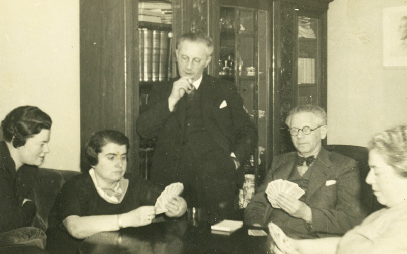 The Korn family play Skat (a card game). Berlin, 1930s