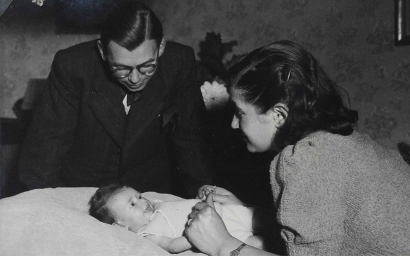 אפרים רוזנבאום ואשתו יוהנה (לבית ציון) עם בתם התינוקת בטי