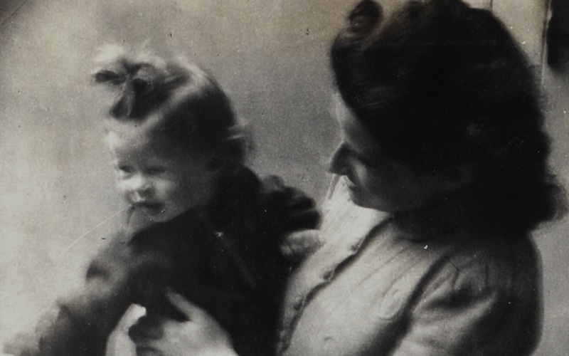 Johanna Rosenbaum with her infant daughter Betty. May 1942, Amsterdam