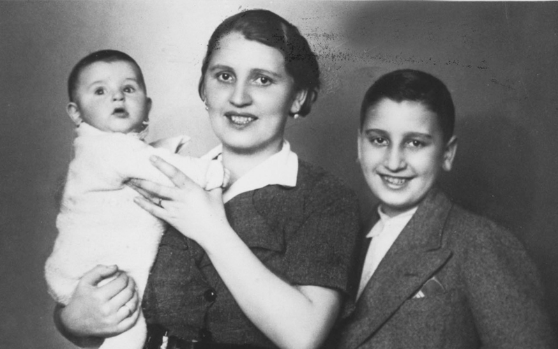 רוזה פאייר ובניה אריך ופריץ התינוק. וינה, 1936


