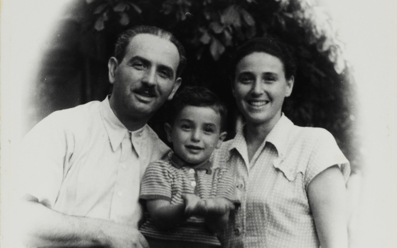 Hugó and Ilona-Ilana Klein with their son George, Hungary