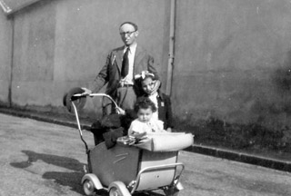 ליאו ובנותיו מרים וסוזן. ליון, צרפת, קיץ 1942, לפני הבריחה לשוויץ