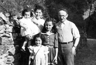 ליאו וטוני ארמן עם שלוש בנותיהם, מרים, שולה וחנה. שוויץ, 1946.