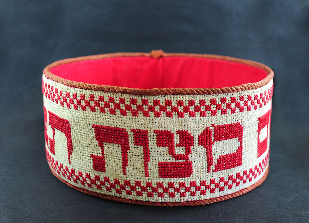 Embroidered cloth matzah dish that Albert Baer received from his family before leaving Germany in 1939