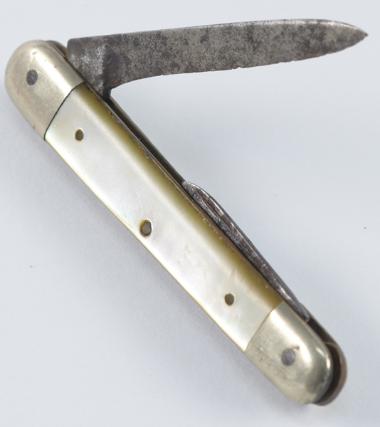 The penknife Lea used to carve the knitting needles