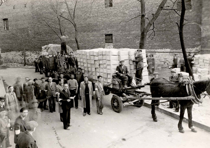 Distribution of matzah by the ZSS in Warsaw during Passover, Poland, 1940