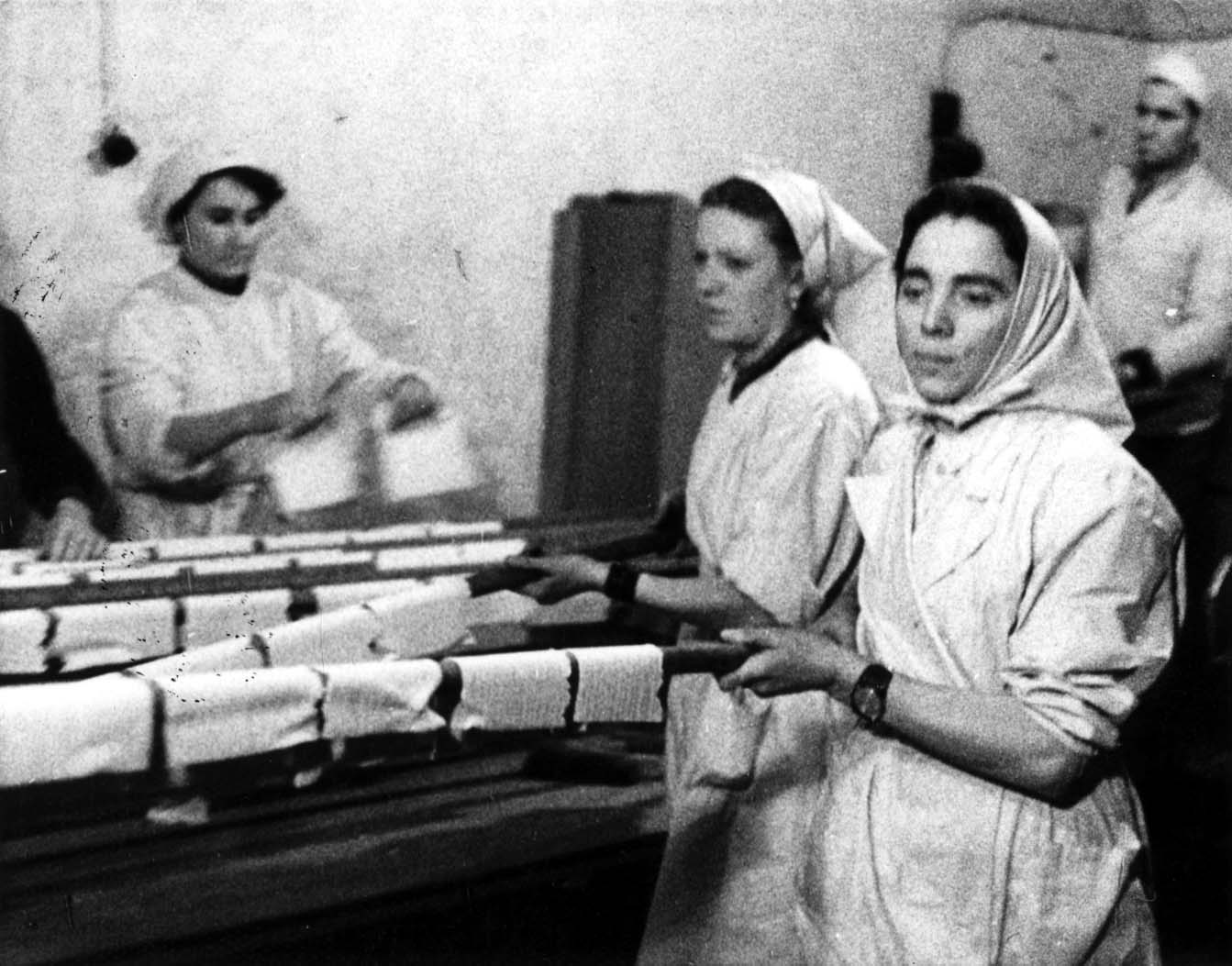 Baking matzah in the Warsaw Ghetto, Poland
