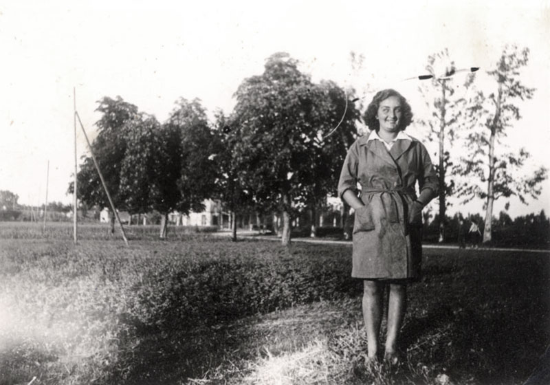 Sarina Brodski (later Shulamit Munchik) in Nonantola, Italy, 1943