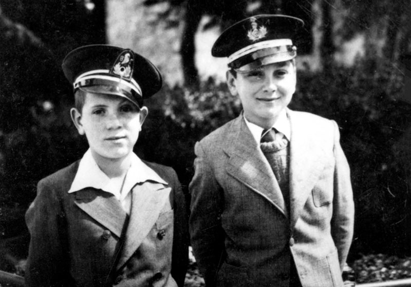 Zadok-Zadiko Mahel (left) and his friend, Jacki Handeli.  Thessaloniki, 1939
