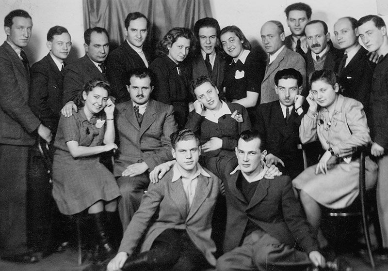 Members of the "Nasza Grupa" together with members of "Hanoar Hazioni" from Hungary, Budapest, 1943