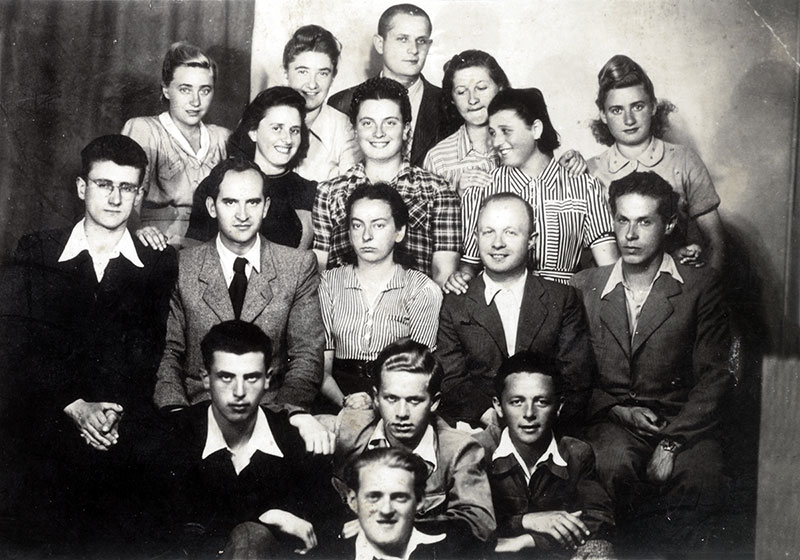 Members of the "Nasza Grupa" in Bucharest together with members of "Hanoar Hazioni" from Romania before their immigration to Eretz Israel (Mandatory Palestine), 1944