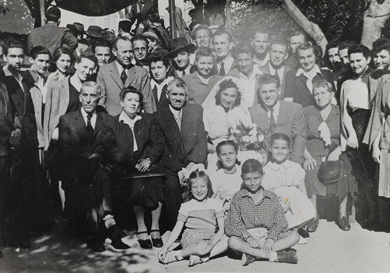 Wedding of "Nasza Grupa" members Linka and Yaakov-Jozek Rosenberg, Tel Aviv, 1946