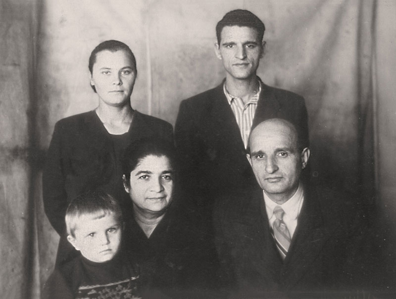 Bagdasarians' family photo, after the war. Sitting, from left to right: Peruza Bagdasarian with her granddaughter Araksi and husband Oskiyan. Standing: Pelageya and Sarkis Bagdasarian.