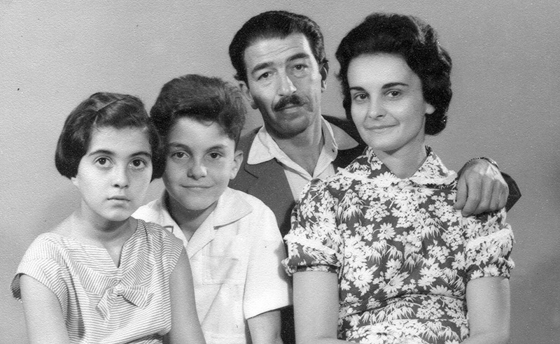 Ара Ерецян с женой Марией, дочерью Софи и сыном Ара, 1956