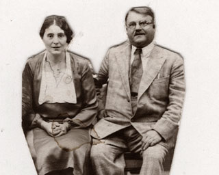 הוריהם של בוריס וז'רקו דולינר: ד"ר יקוב דולינר, שופט, ופרניצה דולינר (לבית פרידריך), 1932