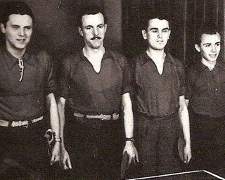 דור ראשון של שחקני טניס שולחן במועדון "מלאדוסט" בזגרב. הזוכים ב-1947 (משמאל): ז'רקו דולינר, אוטמר קוסי, קרשימיר הורבט, זדנקו אוזורינץ