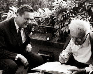 Zurich, Žarko Dolinar with Croatian scientist Prof. Leopold Ružička who won the 1939 Nobel Prize in Chemistry 