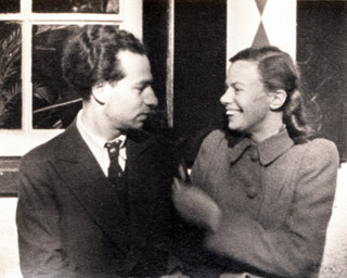 Maria Helena Friedlander (Bruhn) con su esposo Henri Friedlander en su casa en Wassenaar, preguerra