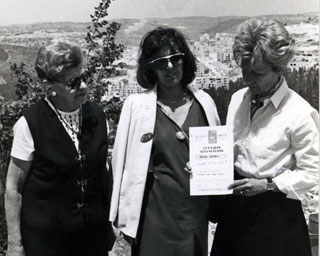 La ceremonia de plantación de un árbol en honor de Tadeusz Gebethner, Yad Vashem, 25 de abril de 1983