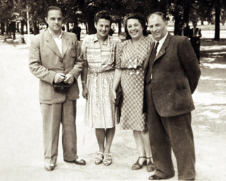 Слева направо: Мартин Ухер, его жена Элизабет Фляйшер и ее родители - Регина и Кароль Фляйшеры. Послевоенные годы