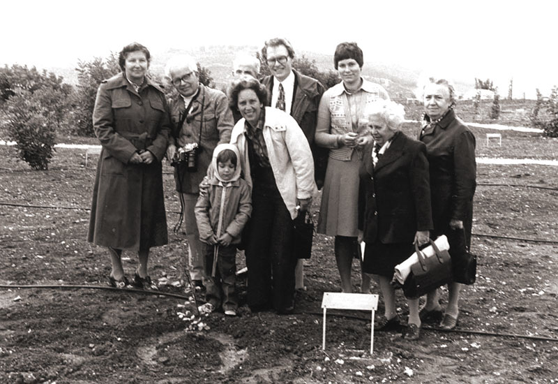 La ceremonia de plantación de un árbol en Yad Vashem, 21 de octubre de 1977