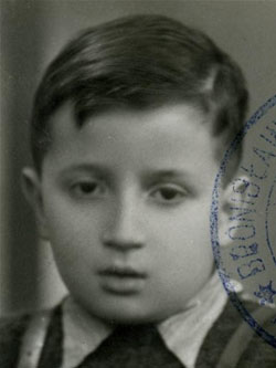 Roald Hoffmann (Safran) en la primera foto sacada después de la guerra