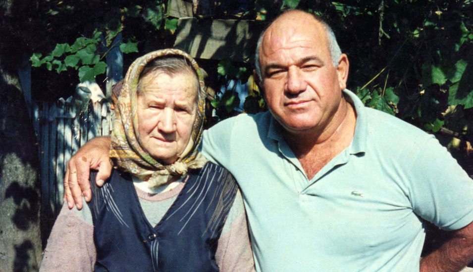 Dan Shelef (Flesch), rescapé, avec Draga Schmidlehner, qui lui sauva la vie, (Croatie), 1989
