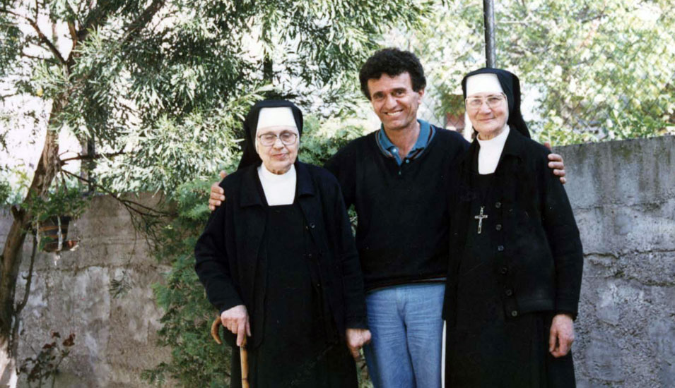 Avraham Albahari, rescapé, avec celles qui lui sauvèrent la vie, Cecilija Jurin et Marija Pirovic (Croatie), Split, 1988