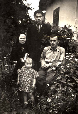 ניקולאי גרסימצ'יק עם משפחתו