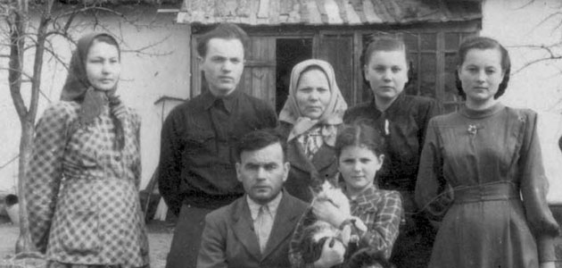 Pavel and Lyubov Gerasimchik and their children, Klavdiya Kucheruk, Galina Gavrishchuk and Nikolay