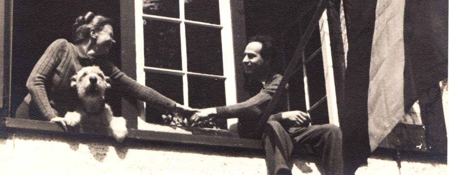 Die Gerechte unter den Völkern Maria Helena Friedlander (Bruhn) mit ihrem Ehemann Henri Friedlander, den sie im Krieg rettete, in ihrem Haus in Wassenaar, Niederlande