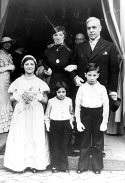 אריסטידס דה סוסה מנדס עם בני משפחתו