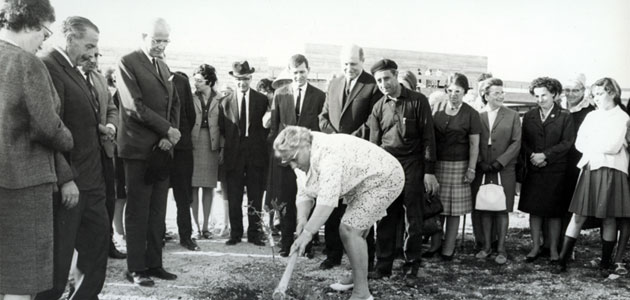 The planting of the tree in honor of Gertruida Wijsmuller, Yad Vashem 1967
