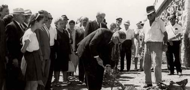 Tree planting in honor of H.F. Graebe, Yad Vashem, 20 September 1965