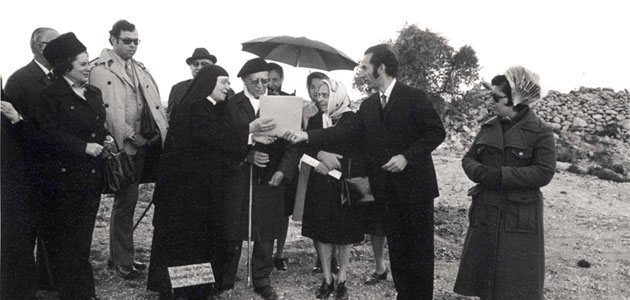 Tree planting in honor of Helene Capart, Yad Vashem,  15 March 1972
