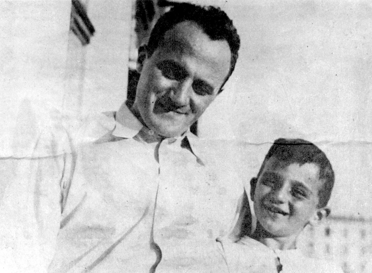 עמנואל רינגלבלום עם בנו הקטן אורי