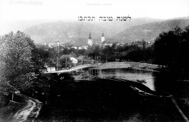 Tarjeta de Año Nuevo de Banska Bystica, Eslovaquia, y en ella una foto de la ciudad de fin del siglo 19