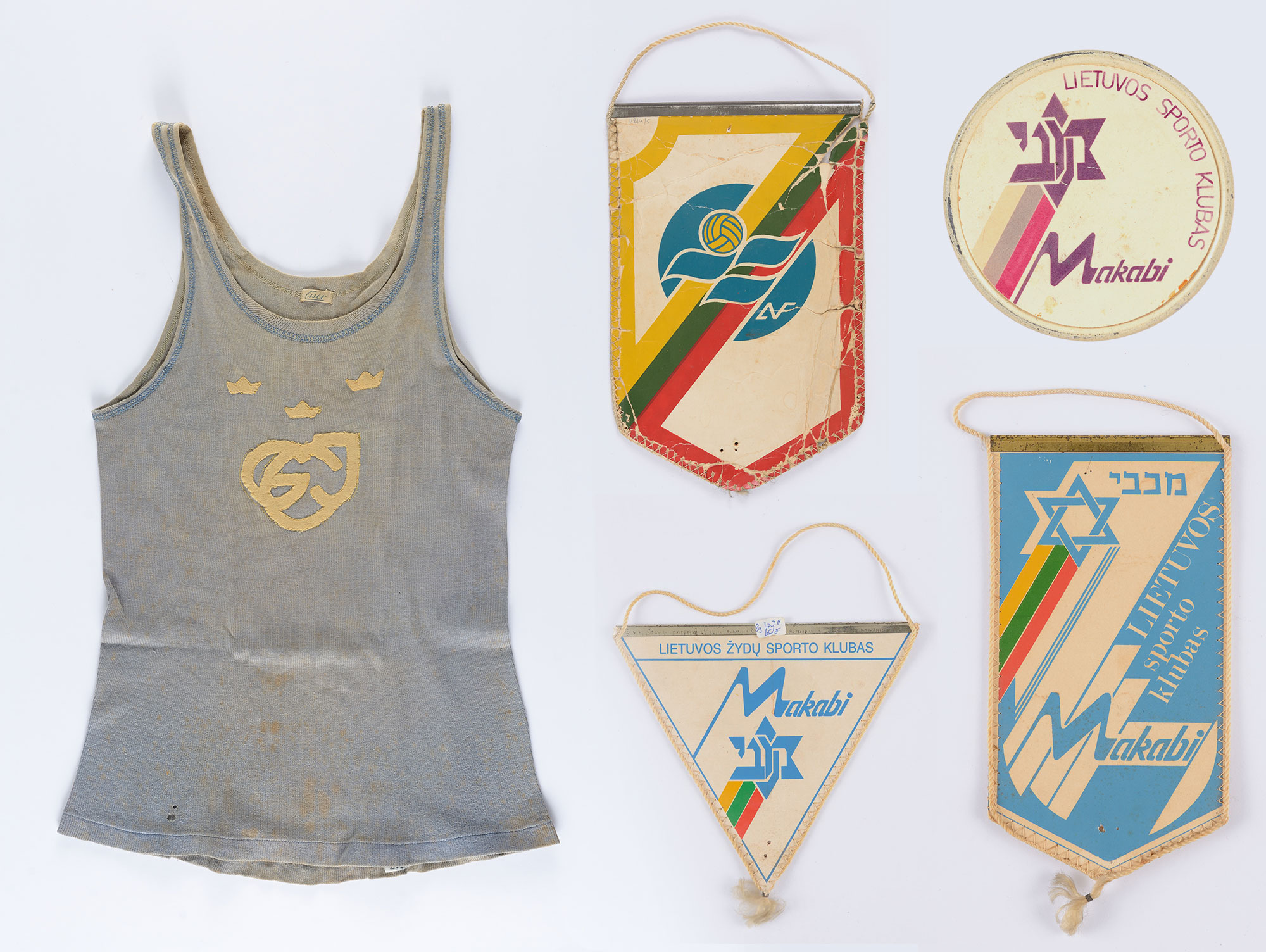 Football shirt and souvenirs of the Maccabi Kovno sports club that Shmuel Burstein, a player in Maccabi Kovno’s football team, brought to Eretz Israel with him in the 1930s