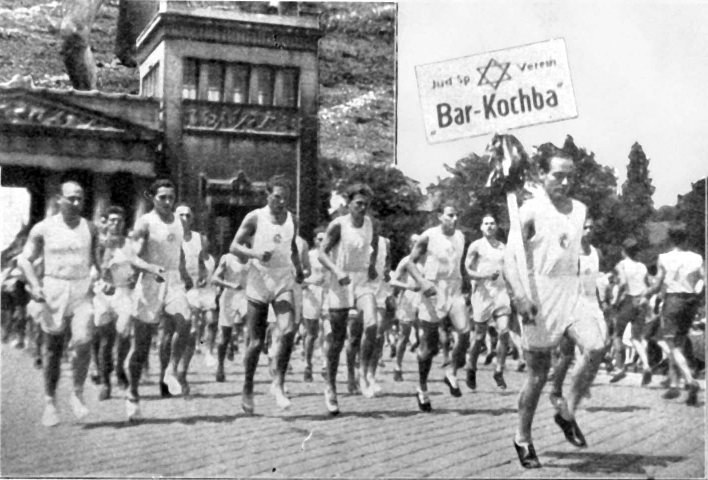 Múnich, Alemania, 1932. Corredores del grupo "Bar Kojba" durante una sesión de entrenamiento