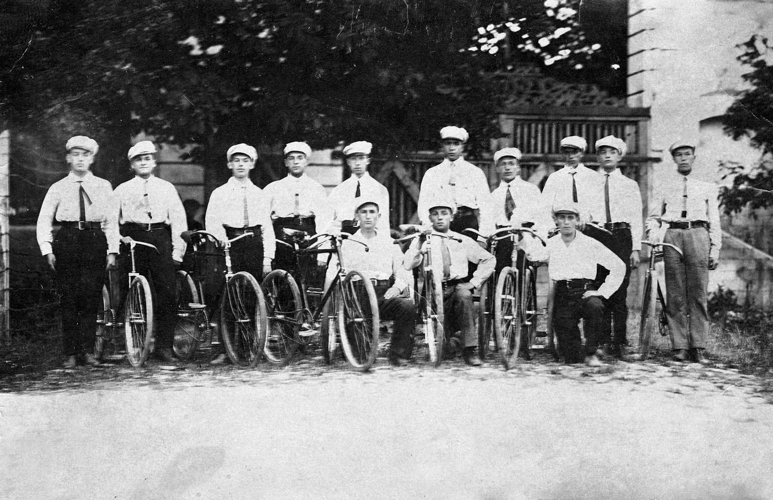 Grodno, Polen, 21.5.1925, eine Gruppe Radfahrer