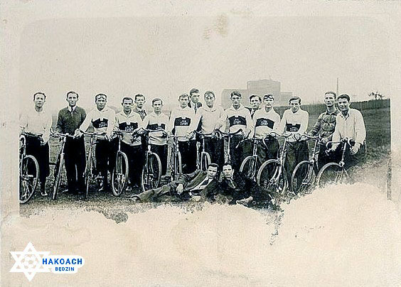 Group of "Hakoach" Będzin bicycle riders. Poland, prewar