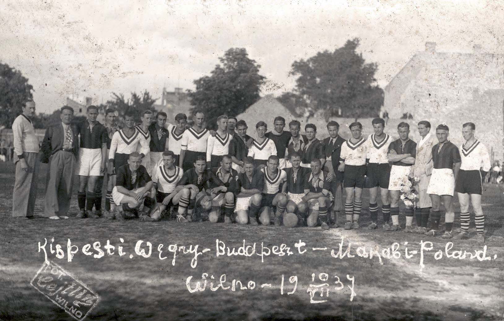 Vilna, entonces parte de Polonia.  Equipos "Macabi" de Vilna y "Kispesti" de Budapest, 10.7.1937