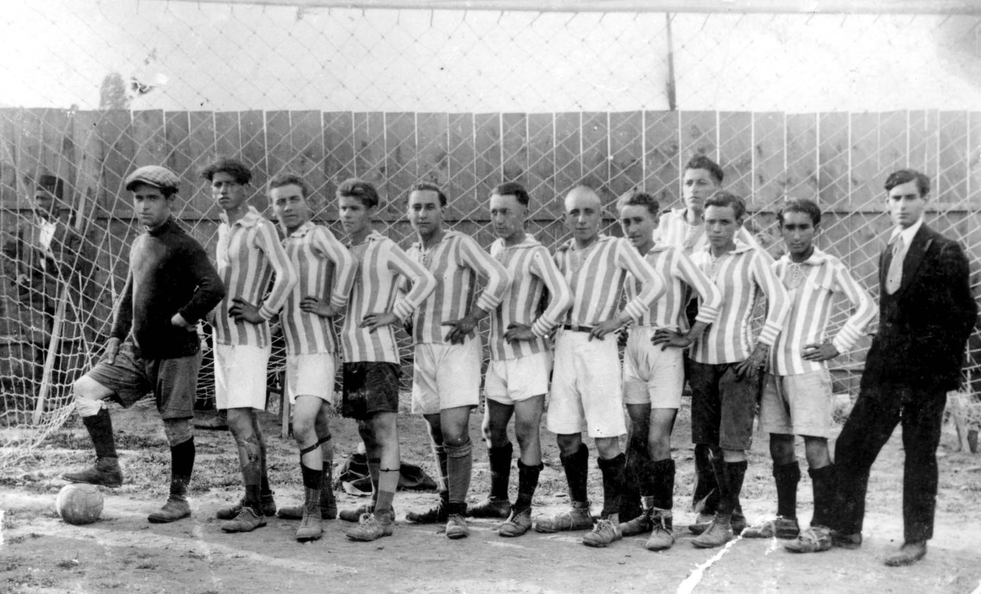 Monastir (Bitola) Macedonia. Un equipo de fútbol de la ciudad, 14.08.1928