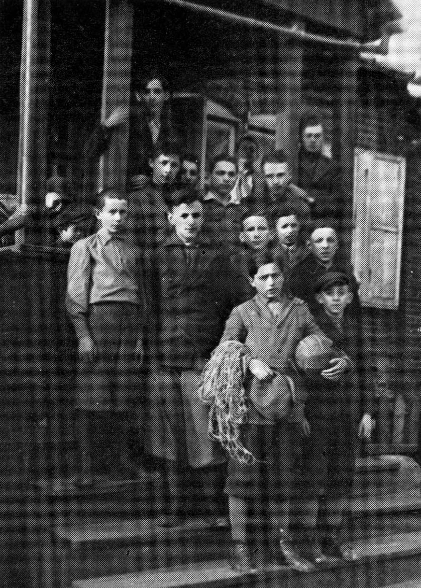 Janow Poleski, Polonia, 1939. Equipo de voleibol de una organización juvenil sionista