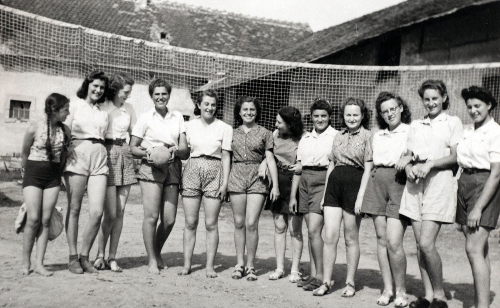 Maccabi youth movement volleyball team. Szenicze, Slovakia, 1940