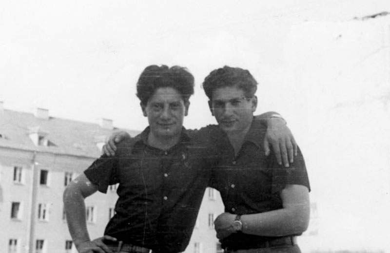 Israel Gutman and Zechariah Finkelstein in Linz, Austria, 1946
