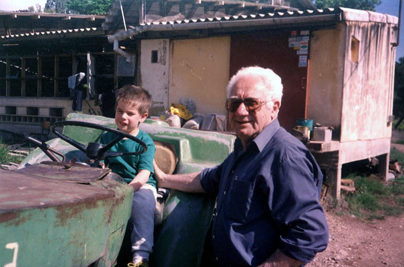 Israel Gutman with his grandson Shai