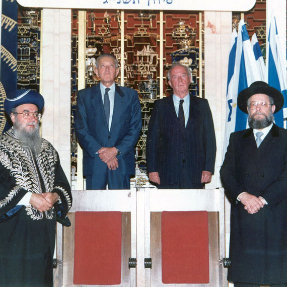 Chief Rabbis of Israel, 1993. From the right: Rabbi Lau, Prime Minister Yitzchak Rabin, President Ezer Weizman, Rishon Letzion Rabbi Eliyahu Bakshi Doron